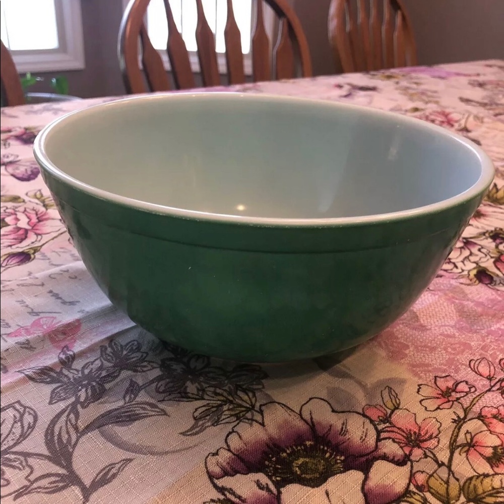 Vintage Green Pyrex mixing bowl
